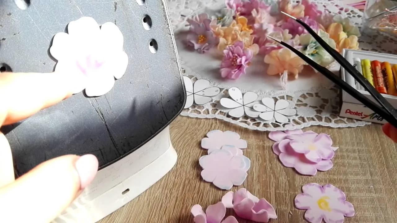 Jak zrobić kwiaty z pianki dekoracyjnej - proste kroki i porady