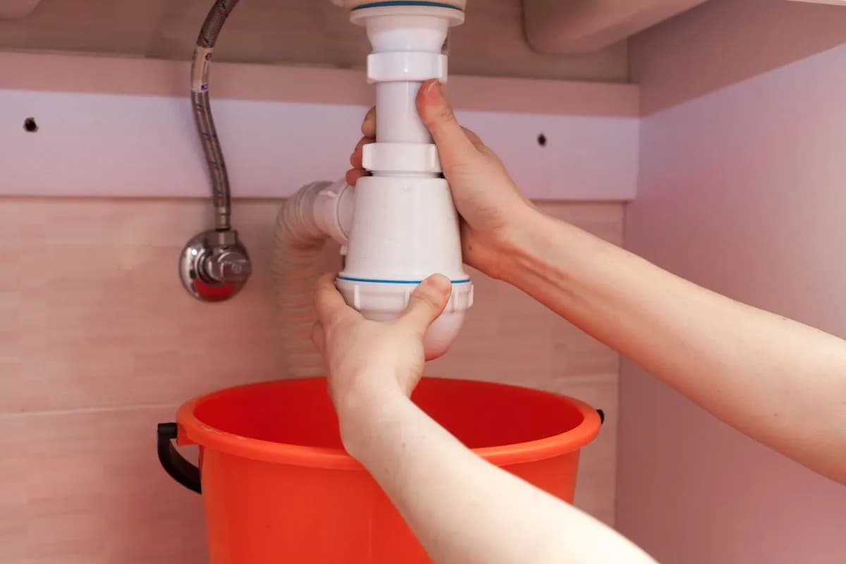 Jak zamontować syfon do umywalki bez przecieków - proste kroki