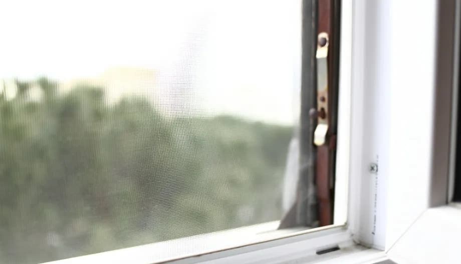 Jak zamontować siatkę na okno - proste kroki, uniknij błędów
