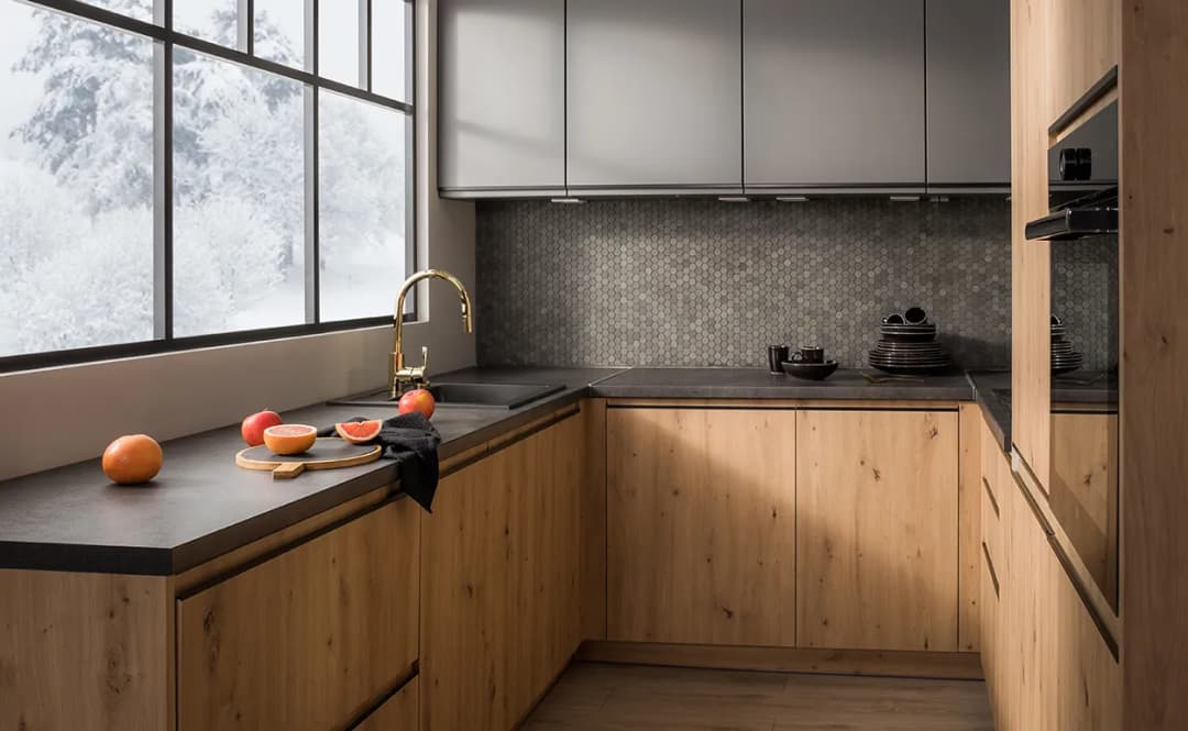 Nowoczesne materiały do kuchni między szafkami zamiast płytek