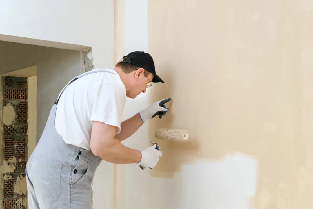 Jak skutecznie ukryć krzywe ściany w przedpokoju i poprawić wygląd