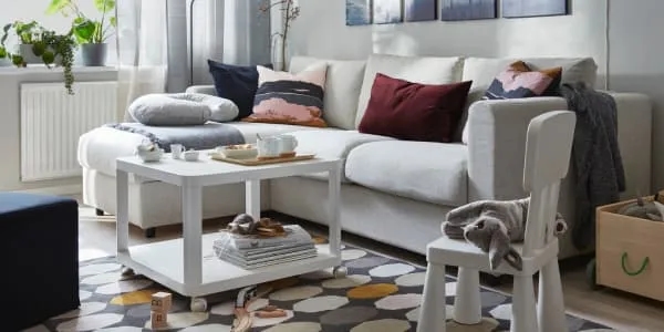 Jak urządzić pokój dzienny z sypialnią, by zyskać więcej przestrzeni?